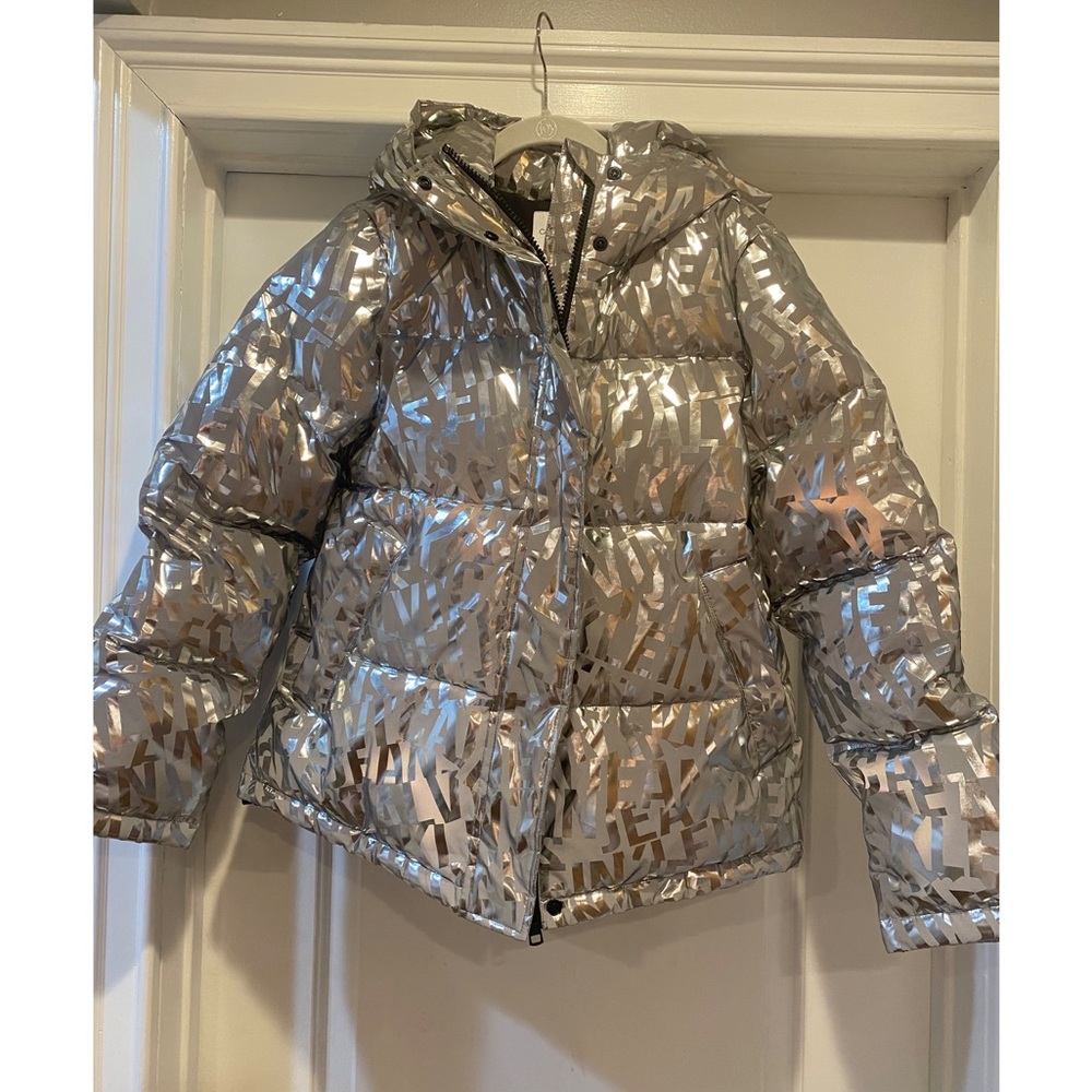 BRAND NEW 💫 Womens metallic puffer winter coat